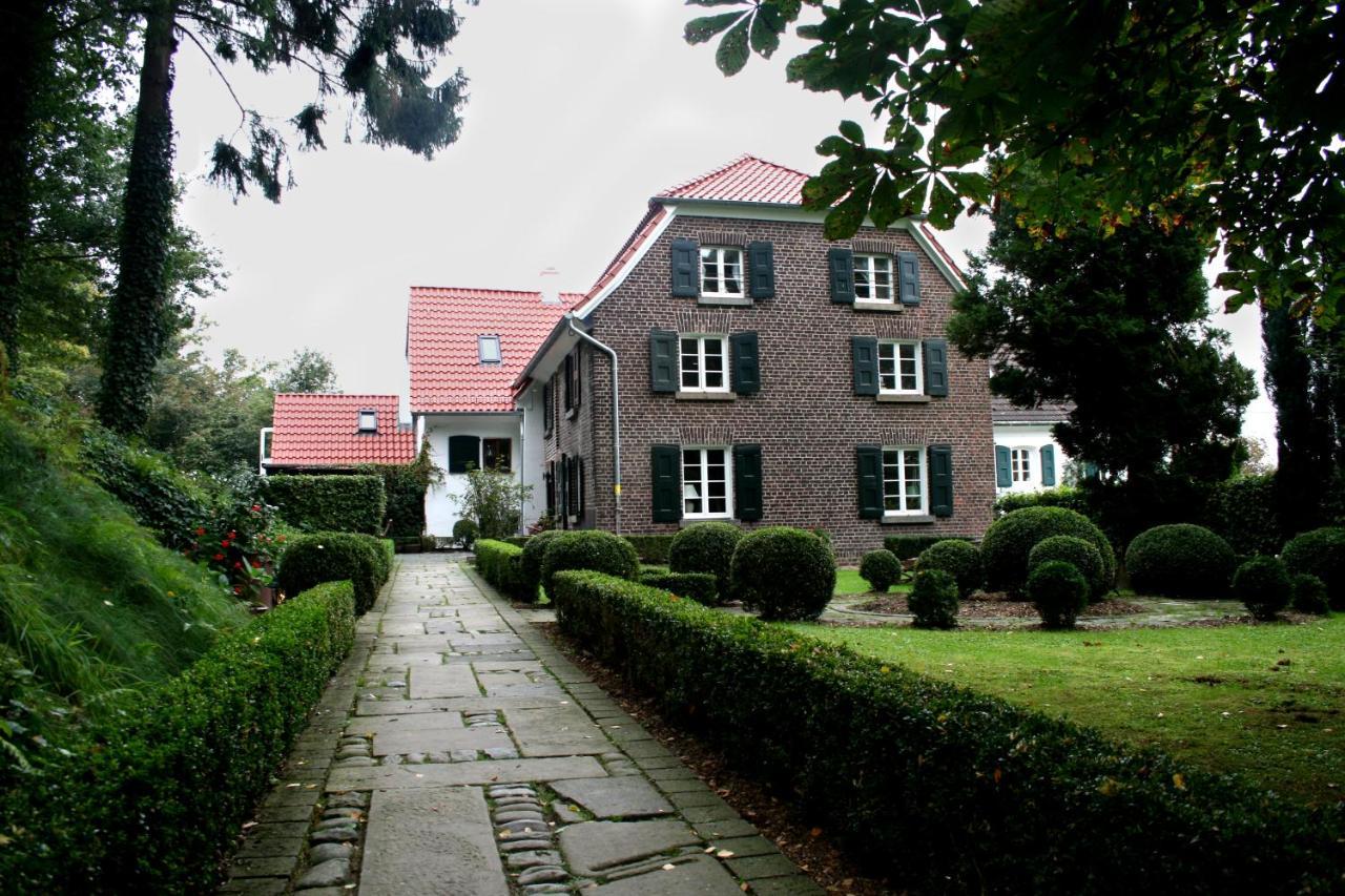 Landhaus In Idyllischer, Ruhiger Lage Und Flughafennaehe Ratingen Exterior photo
